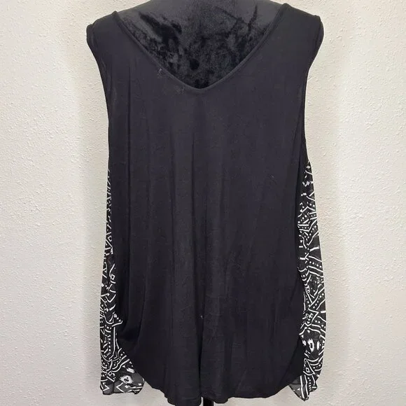 Love On A Hanger Pleated Black & White Aztec Print Sleeveless Blouse - 1X - Picture 4 of 7
